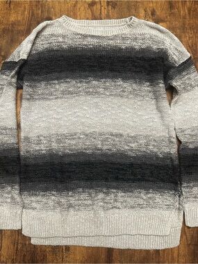 Hollister Women's Ombre Gray Crewneck Chunky Knit Sweater - Small